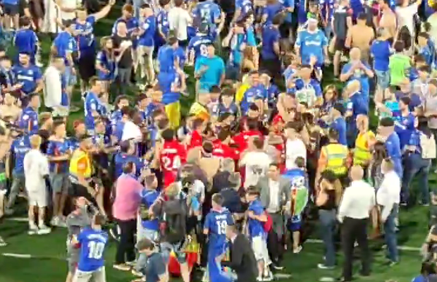 Scene UNICE în La Liga: Jucătorii au pierdut meciul, însă au sărbătorit pe gazon cu ultrașii rivalei