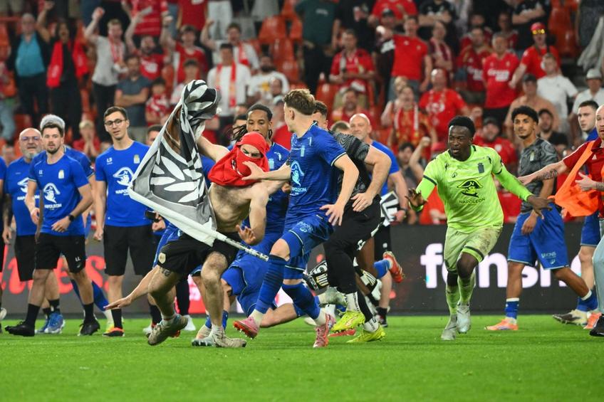 Încăierare generală în Belgia, Standard Liege - Charleroi / foto: Imago Images