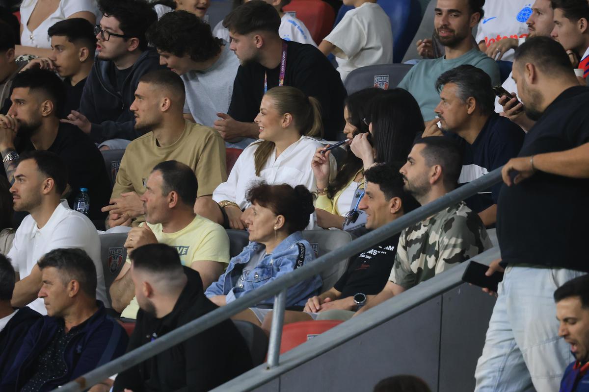 Cum au fost surprinși Bîrligea și Antonia în timp ce FCSB se chinuia cu Botoșani