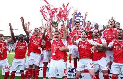 Momentul așteptat de 22 de ani » Trofeul Premier League, în mâinile jucătorilor lui Arsenal!