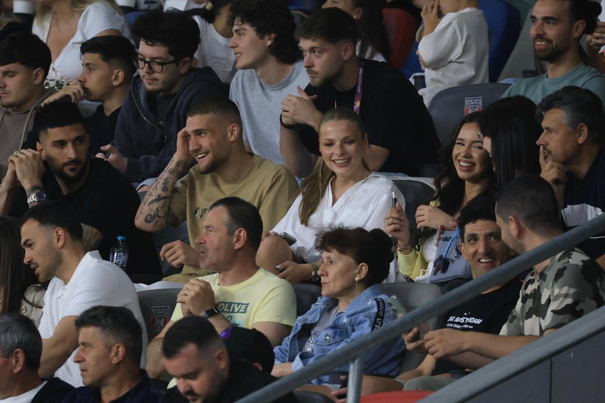 Cum au fost surprinși Daniel Bîrligea și Antonia Salanță în FCSB - FC Botoșani