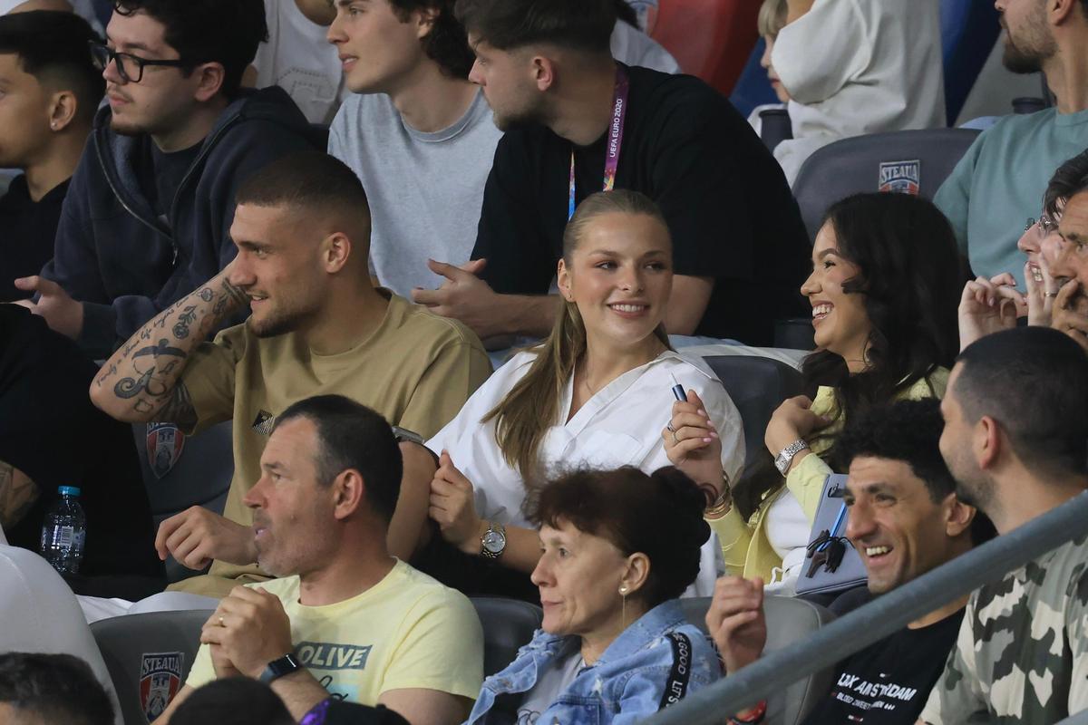 Cum au fost surprinși Daniel Bîrligea și Antonia Salanță în FCSB - FC Botoșani