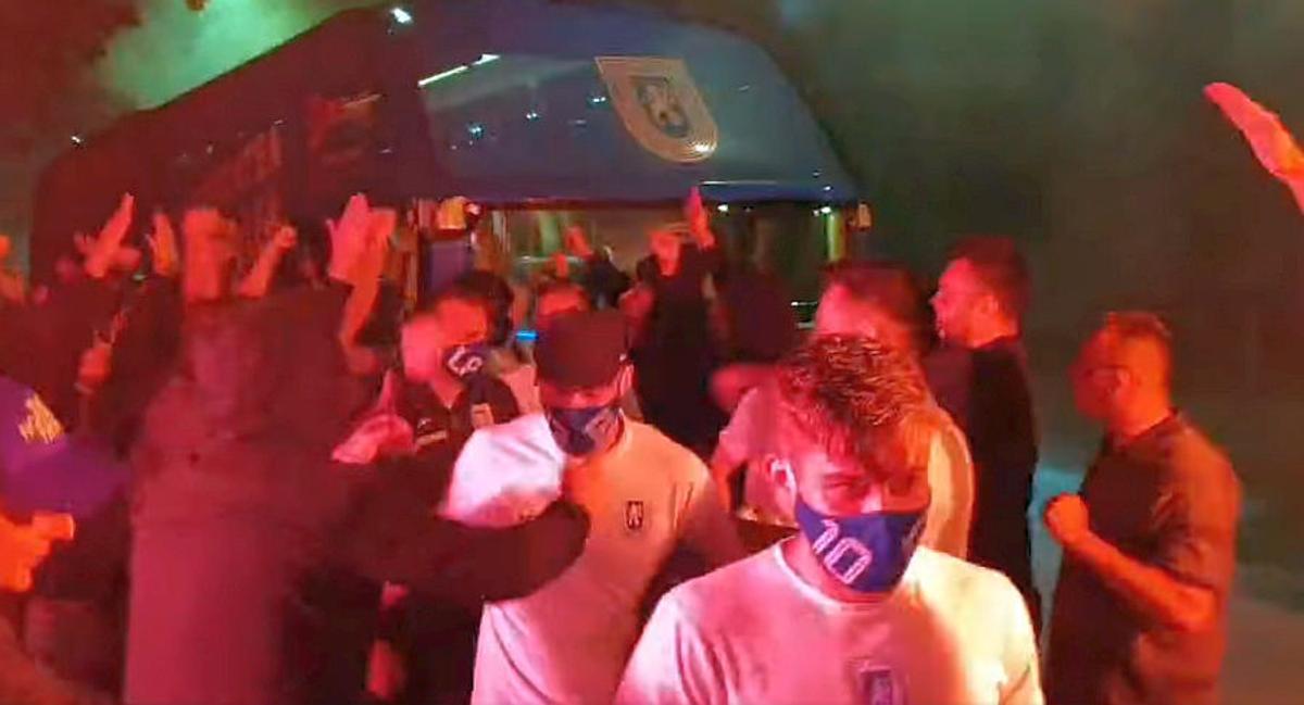 FOTO Craiova se revoltă după apariția imaginilor cu jucătorii printre fani: „Așteptăm o amendă precum cea pe care au primit-o cei care au plecat la sparanghel”
