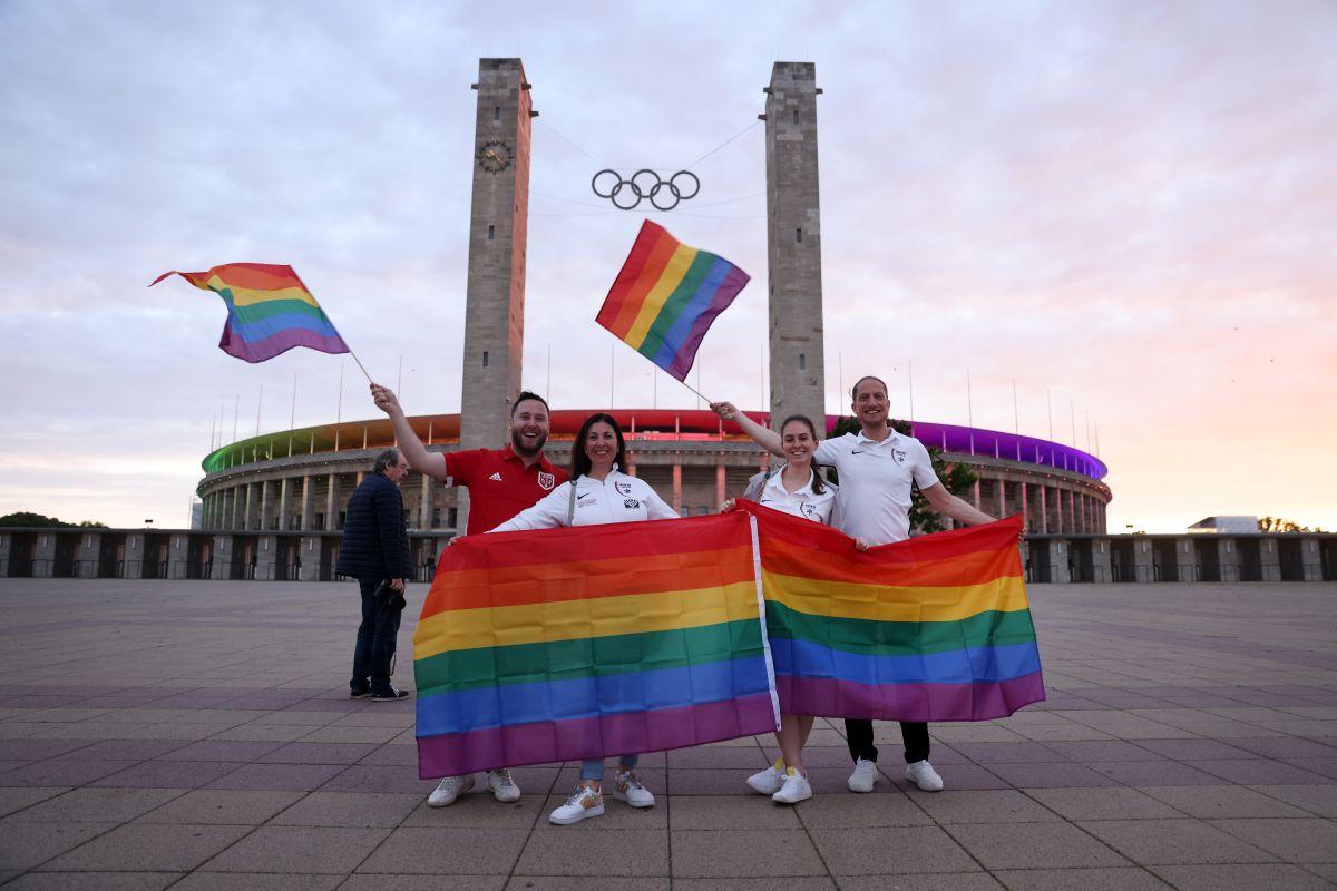 Germania s-a aprins în culorile LGBT! Imagini surprinse în timpul meciului Germania - Ungaria