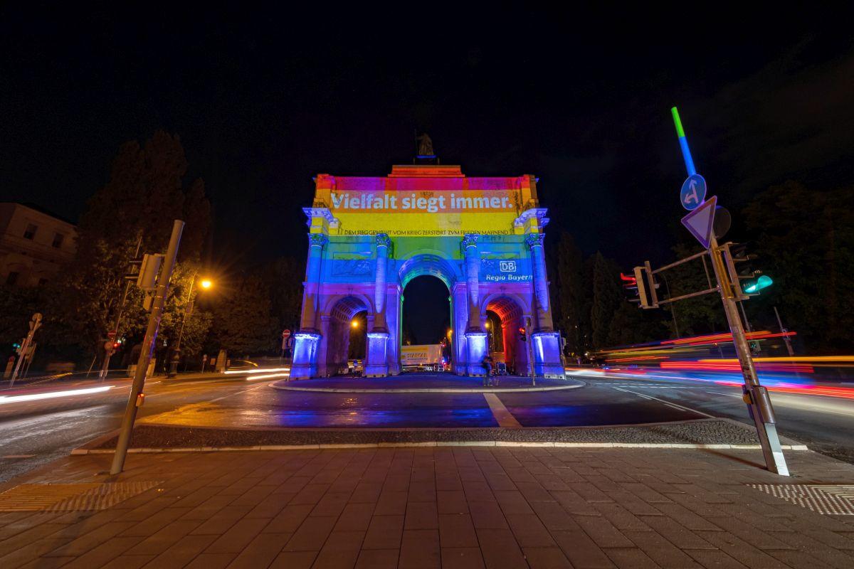 Germania s-a aprins în culorile LGBT! Imagini surprinse în timpul meciului Germania - Ungaria