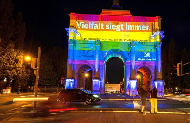 Germania s-a aprins în culorile LGBT! Imagini surprinse în timpul meciului cu Ungaria