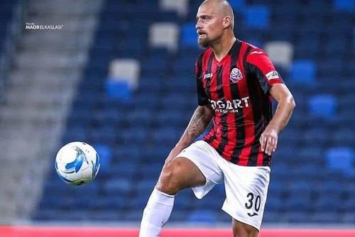 Fundașul central Gabriel Tamaș (37 de ani) a jucat la Maccabi Haifa și l-a avut adversar pe Antoine Conte (27 de ani), noul apărător de la CSU Craiova, în mai multe rânduri.