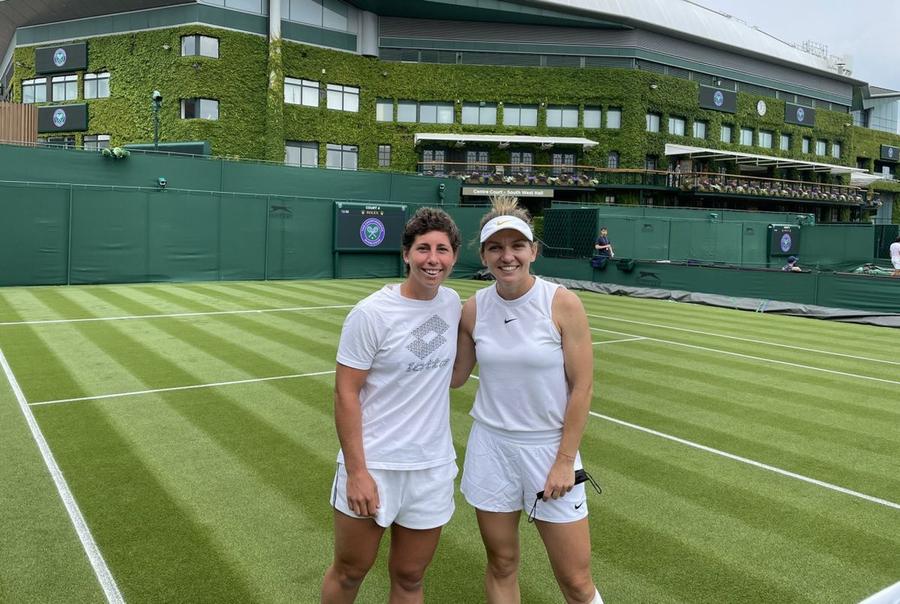 Simona Halep și Carla Suarez Navarro // foto: Twitter @ darren_cahill Apariție-surpriză la antrenamentul lui Halep » Simona a oprit totul și l-a rugat pe Cahill să facă o poză