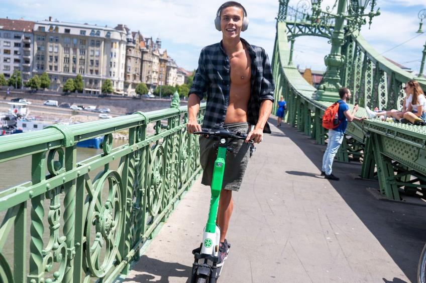 David Popovici, încă adolescent, e dublu campion mondial / FOTO Raed Krishan (Budapesta)