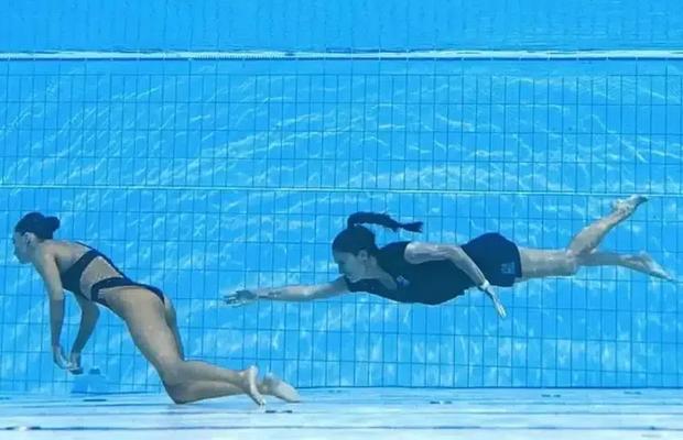 Motivul bizar pentru care salvamarii nu s-au aruncat în apă după sportiva leșinată la Mondiale: „E o restricție în regulament”