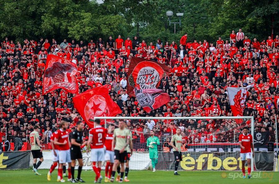 Imagine din ultimul meci jucat între cele două echipe, 1-1 pe 7 iunie 2023. Foto: Sportal.bg Cum s-a rupt Steaua Bulgariei în două echipe acum rivale » O luptă dramatică pentru putere, bani și identitate la CSKA Sofia: lanț uman de ultrași, oraș sub „lacăt”, amenințări