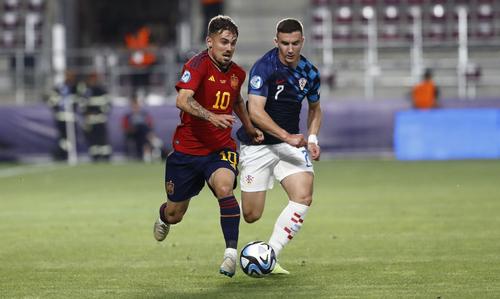 Pe lângă România U21 - Ucraina U21, Campionatul European de tineret mai programează astăzi 3 partide; Georgia U21 - Belgia U21, Portugalia U21 - Olanda U21, de la 19:00, plus Spania U21 - Croația U21, de la 21:45.