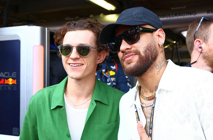 Tom Holland, alături de Neymar, la Marele Premiu de Formula 1 din Monaco // foto: Guliver/gettyimages Spider-Man a „trimis” două vedete din Premier League la Real Madrid: „Mergeți împreună și câștigați Liga!”