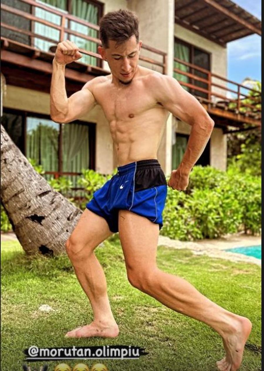 Olimpiu Moruțan, la Tulum // foto: Instagram Moruțan, ca la Mr. Olympia pe plajele din Mexic. Fotbalistul român e un pachet de mușchi