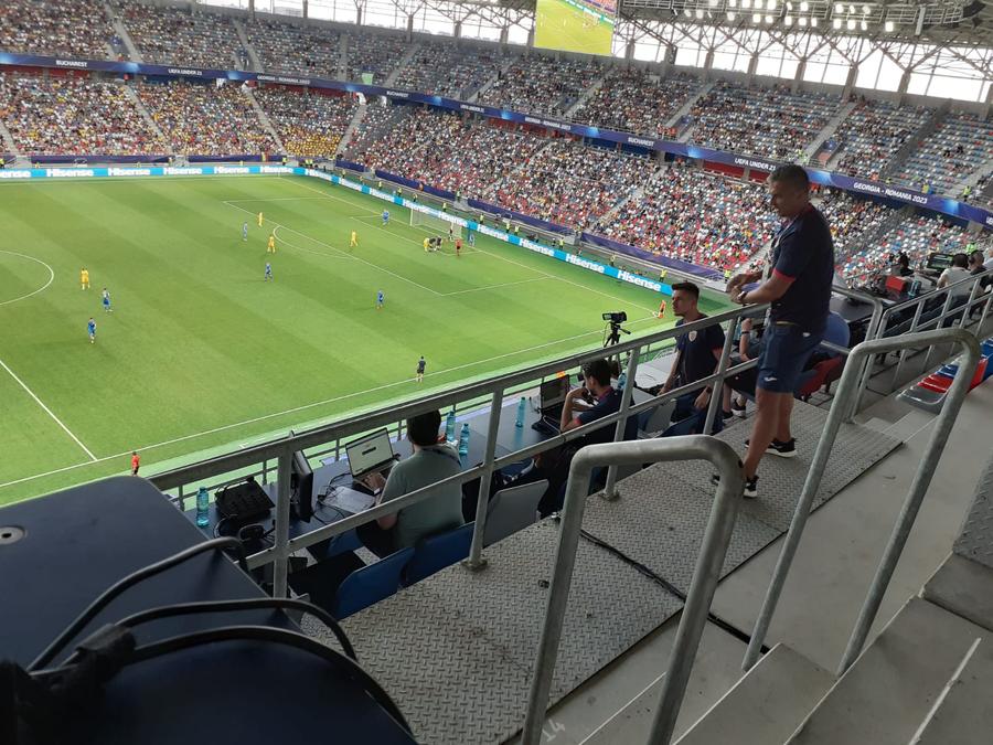 „Tricolorii” au cerut penalty în minutul 18 al duelului cu Ucraina U21 » Imaginea surprinsă de reporterul GSP lămurește faza + Ce i-a strigat Daniel Pancu lui Emil Săndoi