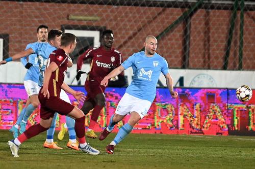 Runar Mar Sigurjonsson, primul din dreapta // foto: Imago Images