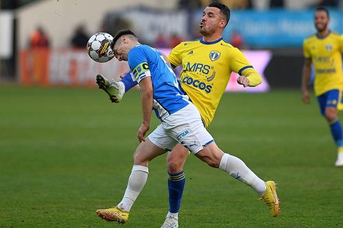 Bogdan Vătăjelu, în alb-albastru // foto: Imago Images