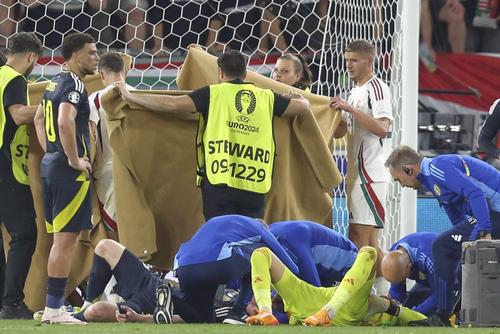 Accidentarea dramatică suferită de Barnabas Varga și momentele ce au urmat pe gazon / Sursă foto: Imago Images