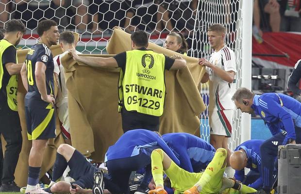 Tatăl lui Barnabas Varga a oferit ultimele detalii despre starea fotbalistului maghiar ajuns la spital după meciul cu Scoția: „Nu se știe când va fi externat”