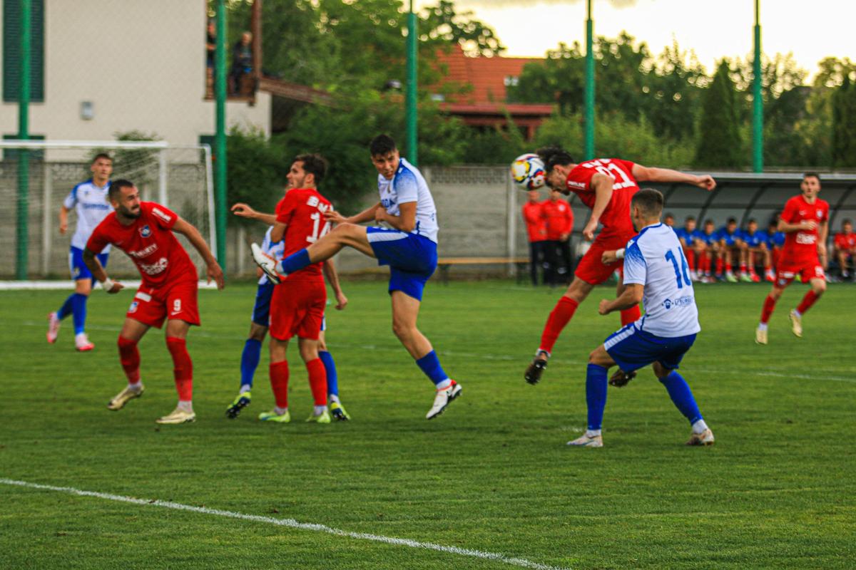 Conferință cu bucluc la echipa nou-aterizată în Liga 2 » Antrenorul a fost demis, președintele a pocit numele înlocuitorului: „Arago... zola”