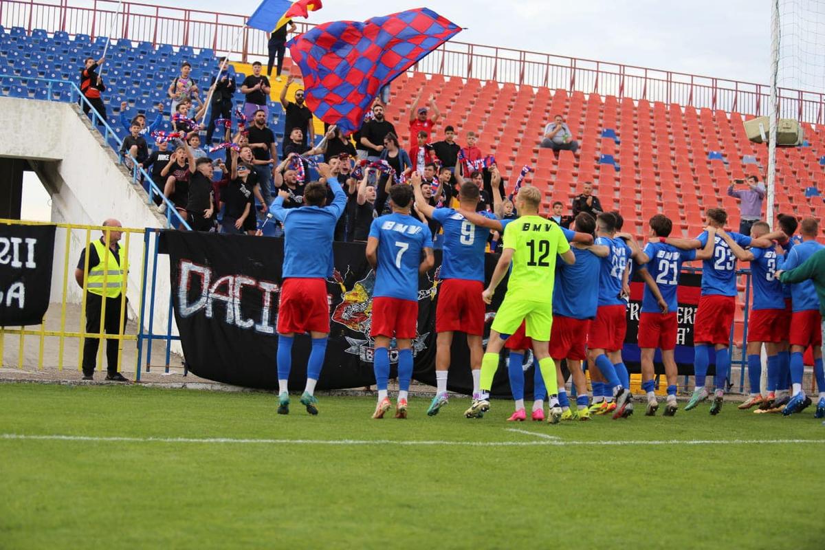 Conferință cu bucluc la echipa nou-aterizată în Liga 2 » Antrenorul a fost demis, președintele a pocit numele înlocuitorului: „Arago... zola”