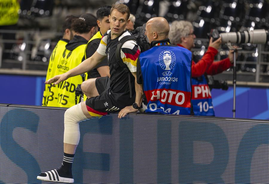 Manuel Neuer a bifat aseară, contra Elveției, a 122-a selecție în naționala Germaniei / Foto: Imago Alarmă în Mannschaft: naționala lui Julian Nagelsmann ar putea evolua în „optimi” fără ambii stoperi titulari!