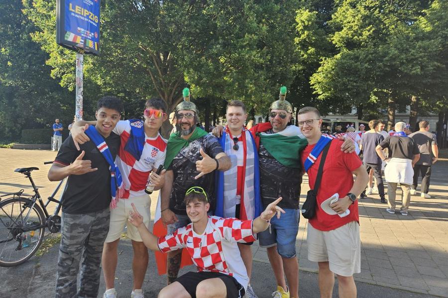 Suporterii croați și italieni s-au întâlnit înainte de meci Cel mai dramatic meci de la EURO 2024! Italia a marcat la ultima fază și e în „optimi”. Croația, aproape OUT!