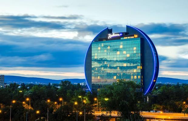 Amețitor! Un zgârie-nori găzduiește “tricolorii” înaintea decisivului cu Slovacia: a costat 110 milioane €