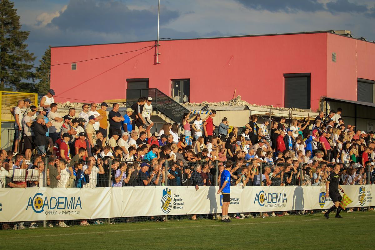 Conferință cu bucluc la echipa nou-aterizată în Liga 2 » Antrenorul a fost demis, președintele a pocit numele înlocuitorului: „Arago... zola”