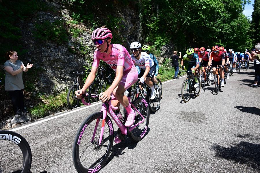 Tadej Pogacar / FOTO: Imago „Un teritoriu neexplorat, nu mai poate fi ignorat!” » Ciclismul, cu un pas în fața celorlalte sporturi! Metodă revoluționară de antrenamente