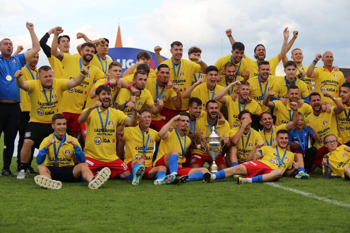 Conferință cu bucluc la echipa nou-aterizată în Liga 2 » Antrenorul a fost demis, președintele a pocit numele înlocuitorului: „Arago... zola”