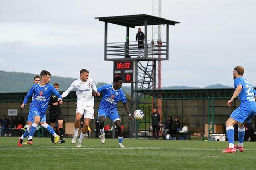 FC Bacău a jucat în Liga 3 pe un teren din propria bază sportivă, din Ruși-Ciutea // foto: Facebook FC Bacău