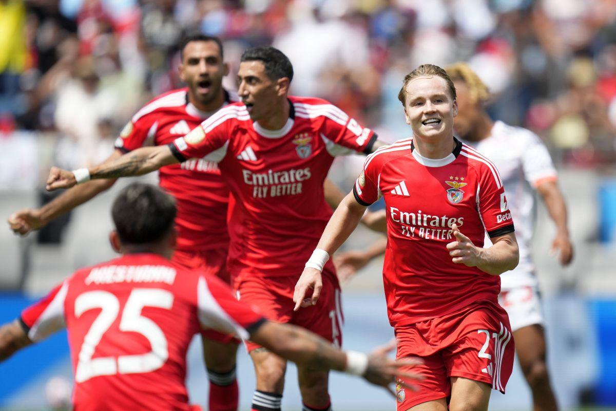 Surprize mari în Benfica - Bayern și Auckland - Boca Juniors » Al doilea joc a fost întrerupt timp de o oră