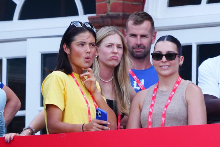 Emma Răducanu, urmărindu-l pe Carlos Alcaraz la ATP Queen's / Foto: Imago Images