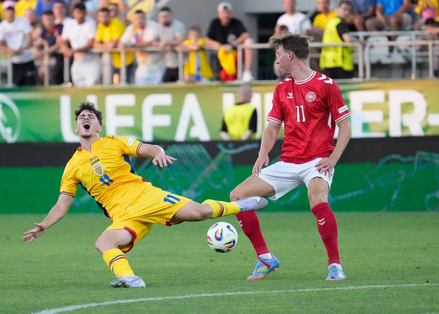 David Păcuraru (stânga). FOTO: Imago Images Fotbalistul de la U19 remarcat de Ilie Dumitrescu: „Poate fi o variantă pentru prima reprezentativă”