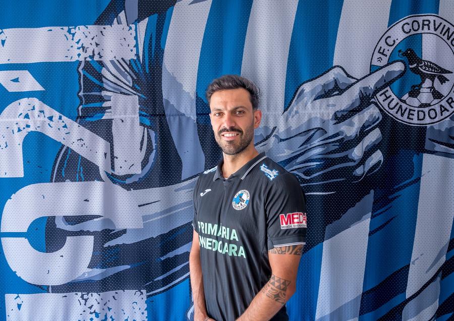 Corvinul a anunțat al 4-lea transfer al verii » Fotbalistul a revenit în România
