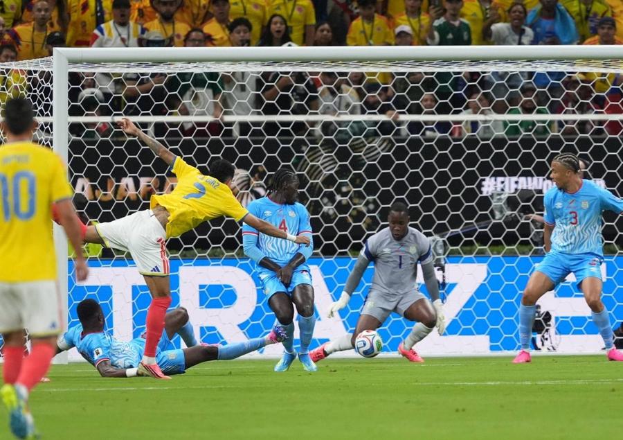 Luis Diaz, în duelul Columbia - RD Congo. foto: Imago Mesajul Shakirei după eliminarea Columbiei: „E clar că Dumnezeu nu se amestecă în fotbal, altfel ajungeam...”