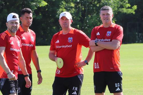 Oprița și elevii lui au jucat în play-off în 4 dintre ultimele 5 ediții ale Ligii 2. Acum, ar putea fi blocați. Foto: Facebook Steaua București