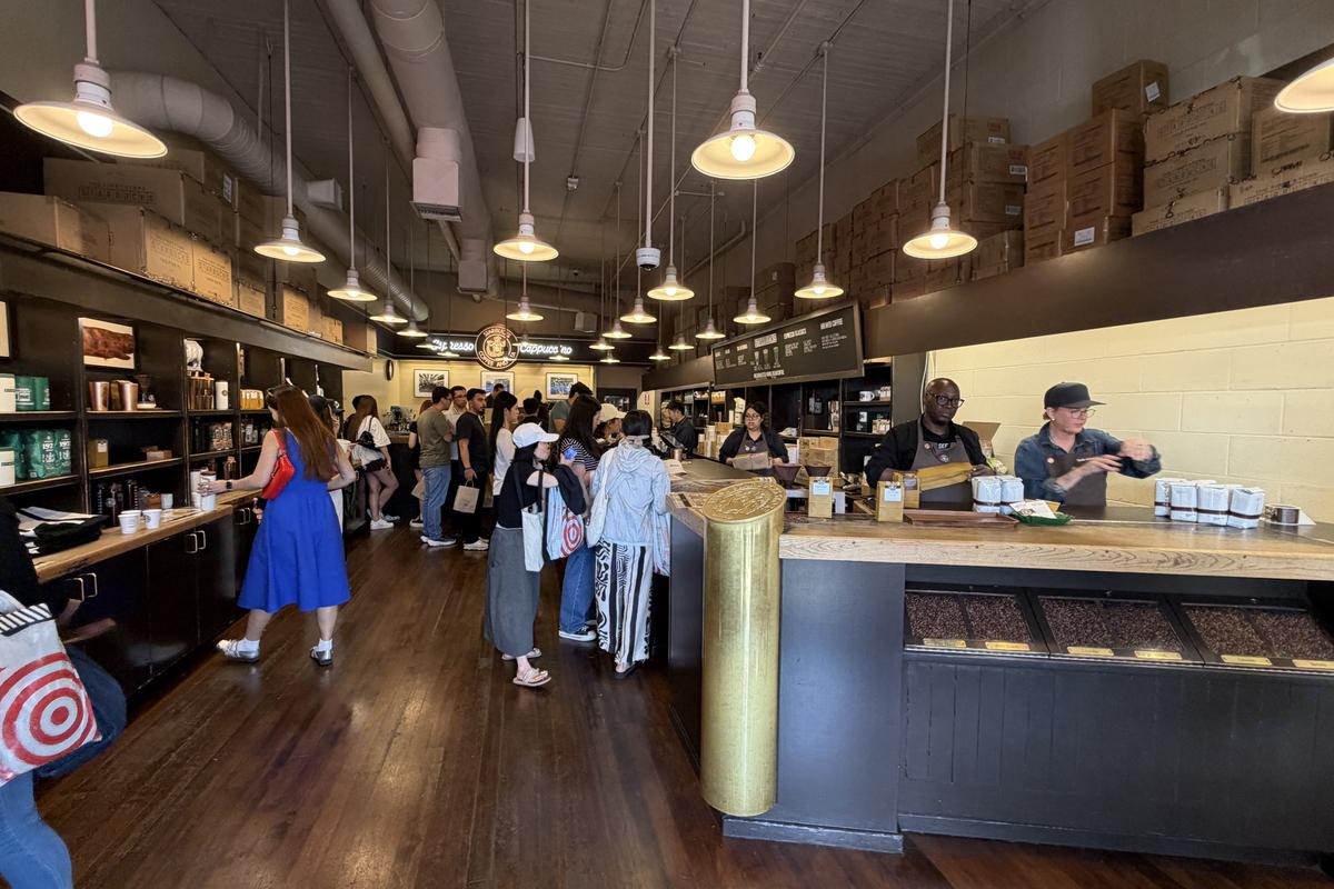 Bun venit în capitala cafelei din Statele Unite! » Orașul cu peste 1.600 de cafenele. Cum arată primul Starbucks din lume