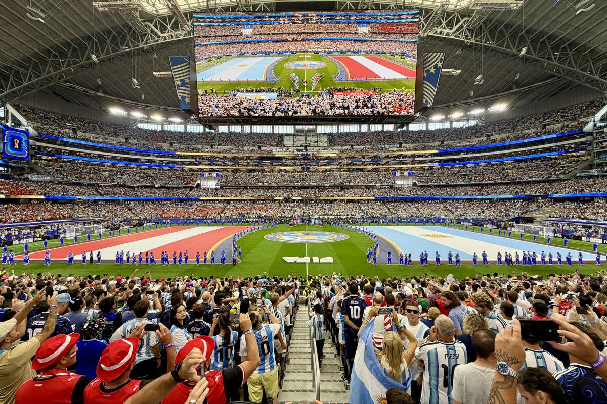 MESSI! MESSI! MESSI! » Cel mai mare fotbalist din istorie aduce o nouă victorie Argentinei, care se califică în 16-imi la Mondial!