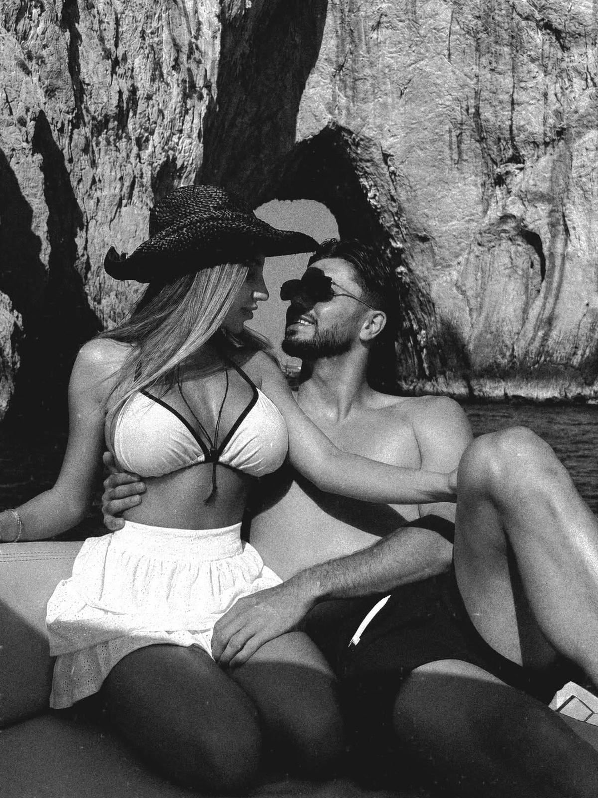 Jucătorul din naționala României căută echipă, dar acum se relaxează cu logodnica în Capri: „Undeva între mare și visele mele”
