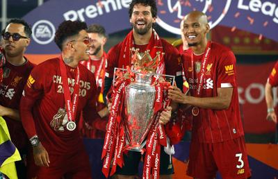 Șoc pentru un star de la Liverpool! Hoții i-au spart casa în timp ce sărbătorea câștigarea titlului