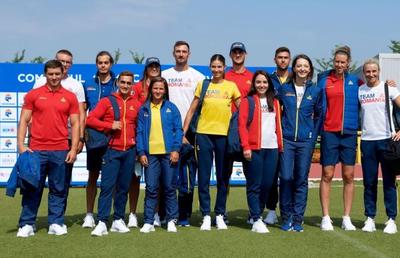 Zâmbete în haine tricolore » Sportivi calificați la Tokyo au prezentat echipamentul pentru JO de anul viitor, în ziua în care ar fi trebuit să înceapă Olimpiada