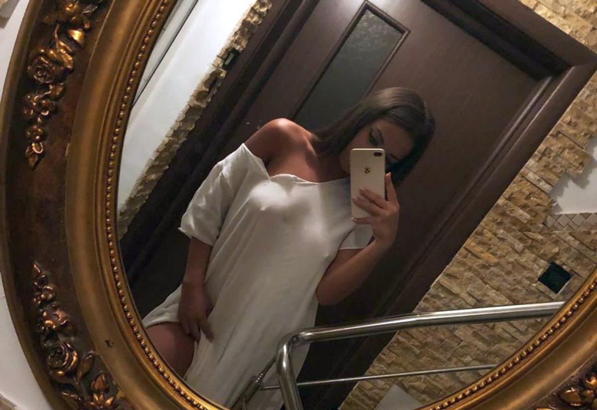 FOTO Iubita lui Florinel Coman are concurență mare de la rivala Dinamo » Atacantul „câinilor” a fost cucerit de o brunetă voluptuoasă