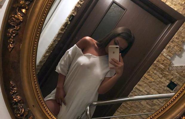 FOTO Iubita lui Florinel Coman are concurență mare de la rivala Dinamo » Atacantul „câinilor” a fost cucerit de o brunetă voluptuoasă