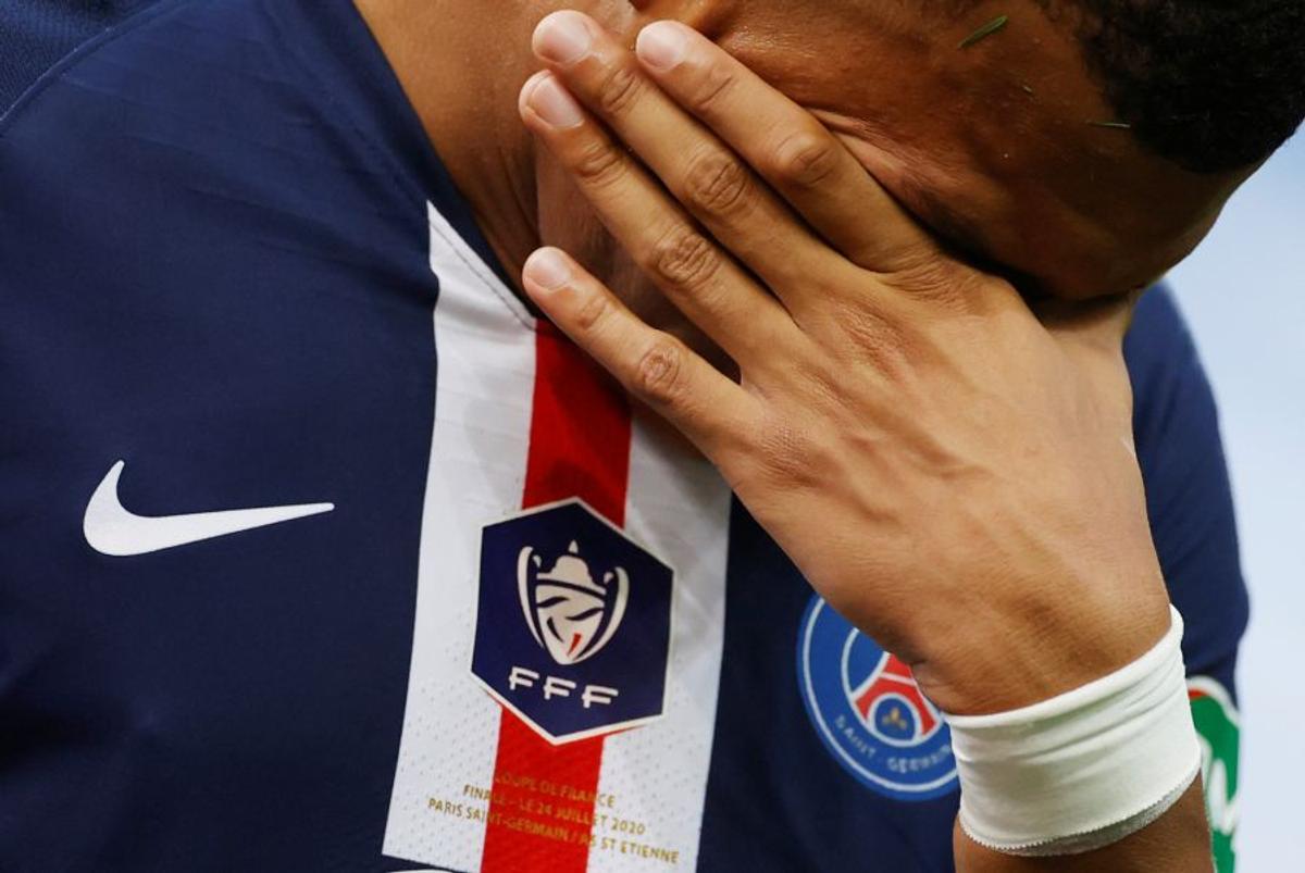 PSG - St. Etienne 1-0 » VIDEO+FOTO Neymar aduce victoria parizienilor în finala Cupei Franței! 5.000 de spectatori pe Stade de France + Mbappe, în cârje după o accidentare serioasă