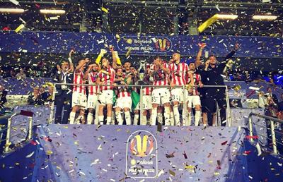 VIDEO Hanca și Râpă au cucerit Cupa Poloniei cu Cracovia, după un meci dramatic! Torțe și scenografii la meci + Hanca a celebrat trofeul urcându-se pe poartă :D