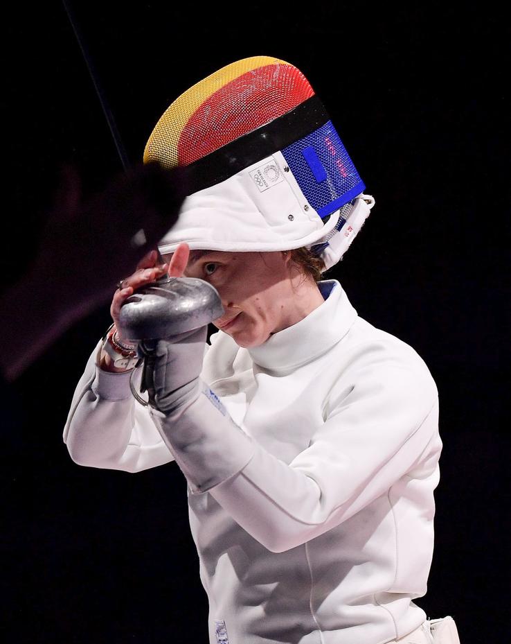 Ana Maria Popescu, în finala de la spadă, cu Sun Yiwen, la Jocurile Olimpice
(foto: Raed Krishan - Tokyo)
