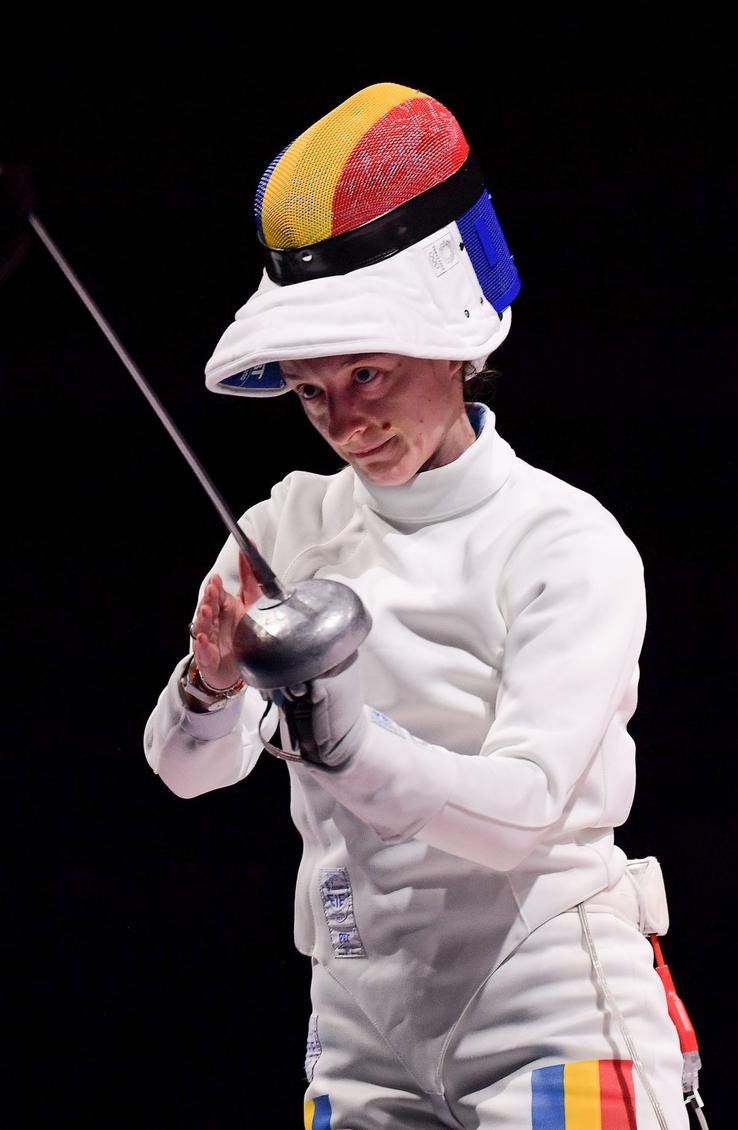 Ana Maria Popescu, în finala de la spadă, cu Sun Yiwen, la Jocurile Olimpice
(foto: Raed Krishan - Tokyo)