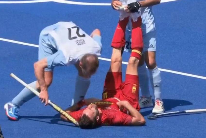 Incidente la Jocurile Olimpice. La finalul meciului de hochei pe iarbă Spania - Argentina (1-1), argentinianul Lucas Rossi, 36 de ani, l-a lovit în cap pe ibericul David Alegre (36) cu crosa!